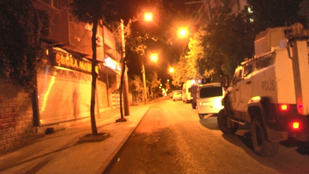 Diyarbakır’da hareketli gece! Restoranı kurşunlayıp polisle çatıştılar