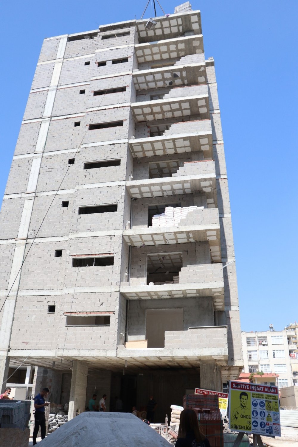 Adana'da feci ölüm! 8'nci kattan düşen işçi can verdi