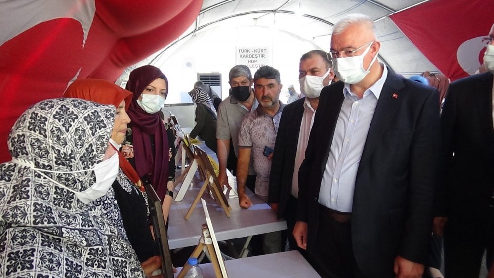 AK Parti Karaman teşkilatından Diyarbakır'da evlat nöbeti tutan ailelere ziyaret
