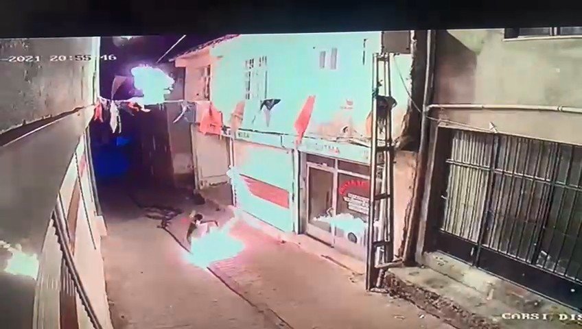 Diyarbakır'da AK Parti ilçe binasına molotoflu saldırı! 2 gözaltı