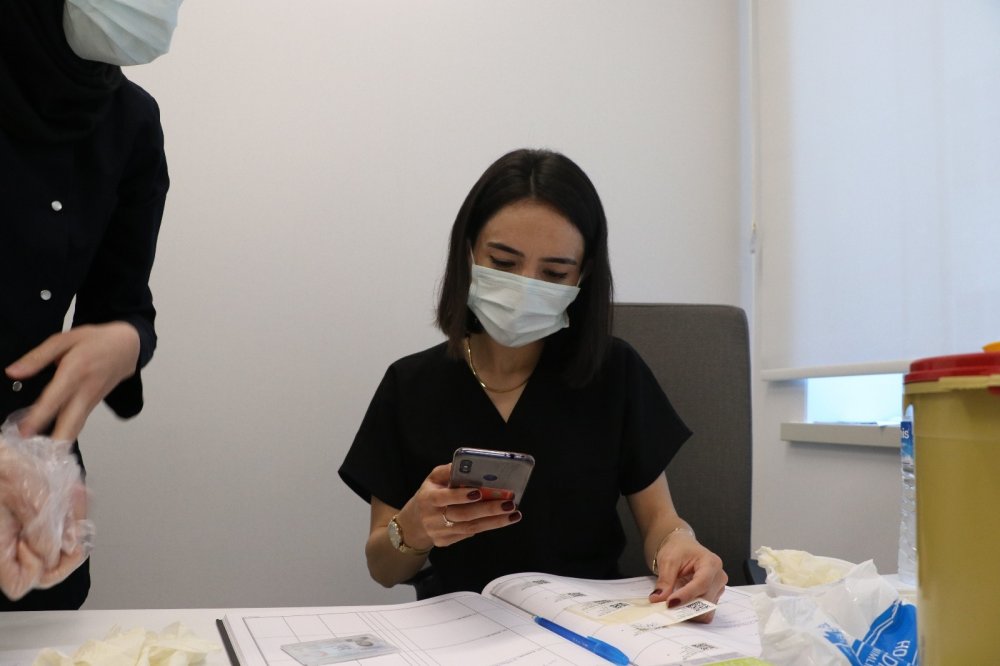 Mersin'in aşı rekortmeni hemşiresi konuştu: Mutluyum heyecanlandım