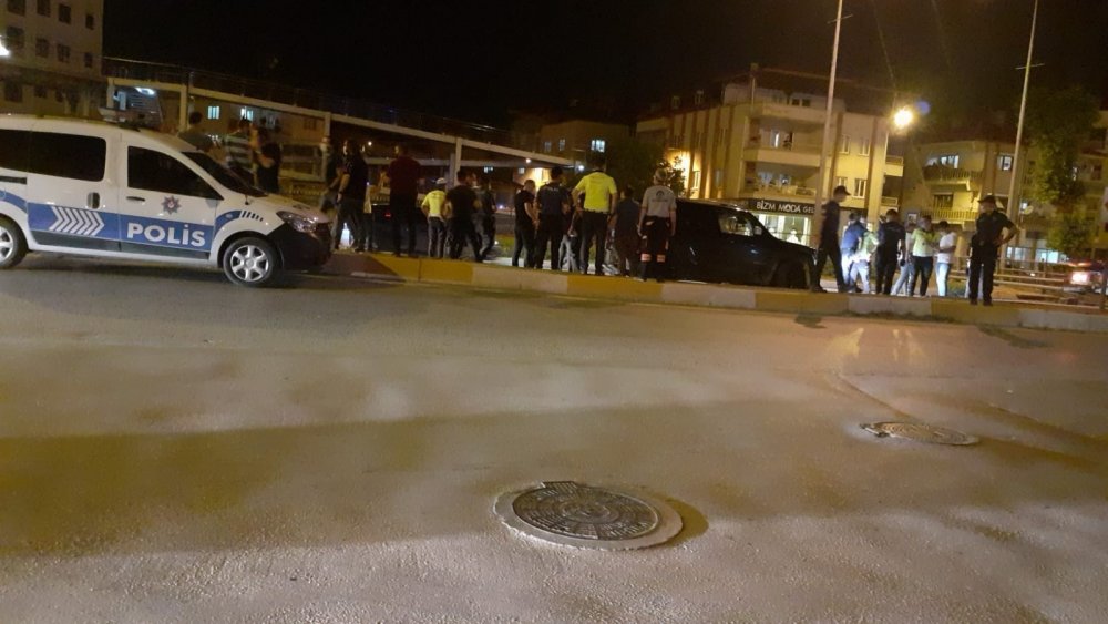 Trafikte makas atan maganda kendisini uyaran sürücünün aracına kurşun yağdırdı! 1 yaralı