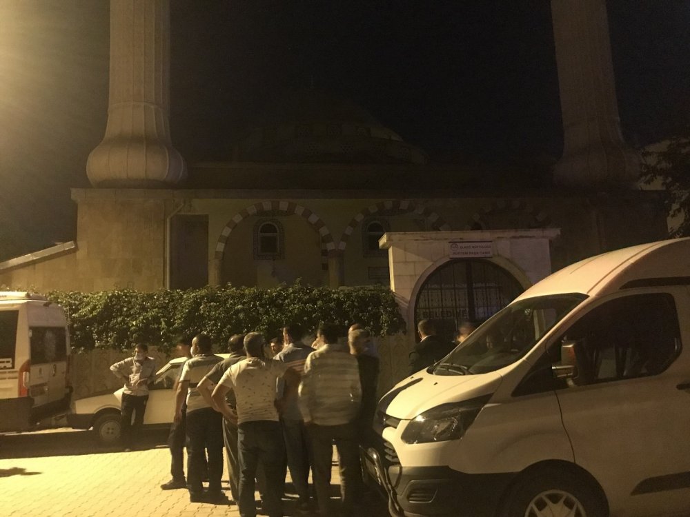 İki çocuk babası genç adamın cesedi cami avlusunda bulundu