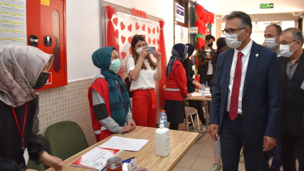 Selçuk Üniversitesi Rektörü Aksoy 'Okulumda KANpanya Var' etkinliğine katıldı