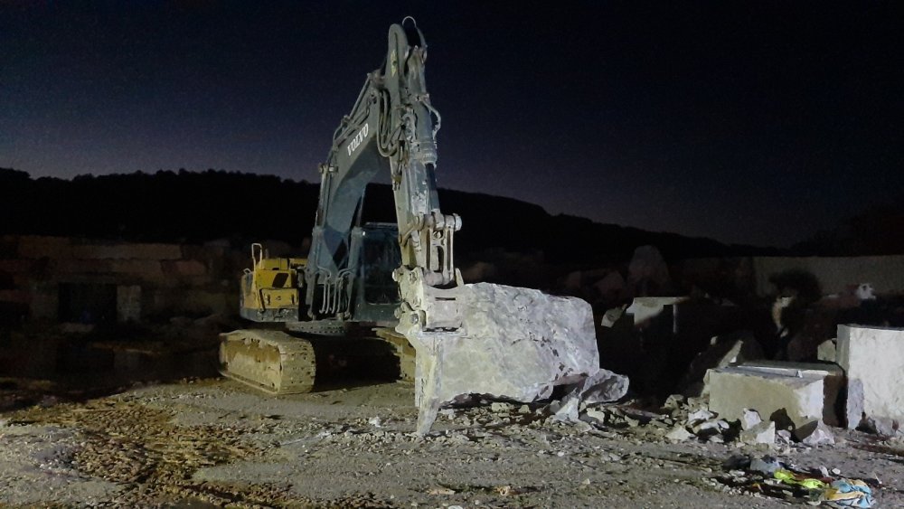 Mermer ocağında korkunç ölüm! Paramparça oldu