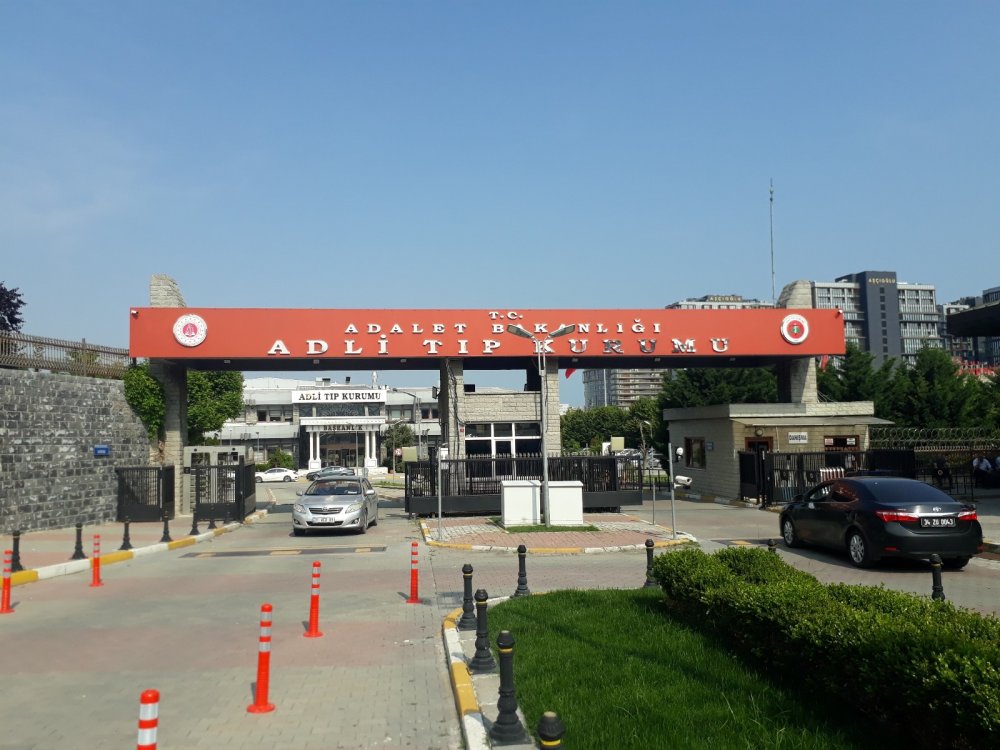 Ümraniye'de öldürülen anne ve 5 yaşındaki çocuğunun cenazeleri Çekmeköy Mezarlığına gönderildi