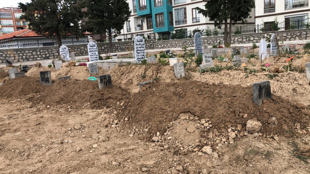 Konya'da yürek yakan cenaze! 3 minik kardeş yan yana defnedildi