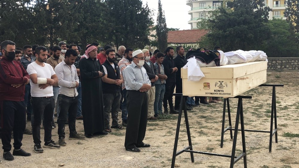 Konya'da yürek yakan cenaze! 3 minik kardeş yan yana defnedildi