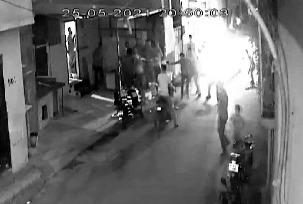 Kavgada ağabeyini kurtarmak istedi öldürdü