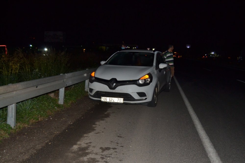 Otomobil önce araca sonra parktaki tıra çarptı! 5 yaralı