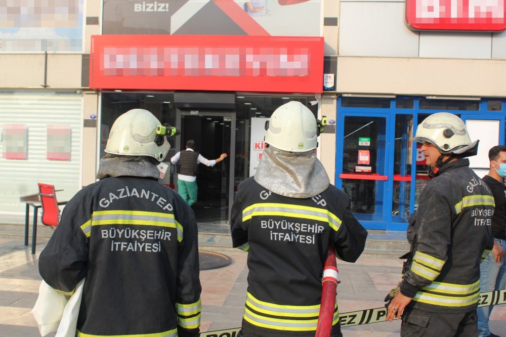 Taksitle ev satan firmadan parasını alamayınca kendini yakmaya kalktı