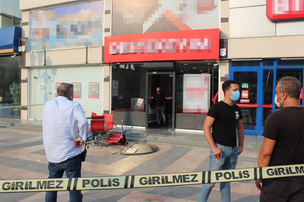 Taksitle ev satan firmadan parasını alamayınca kendini yakmaya kalktı