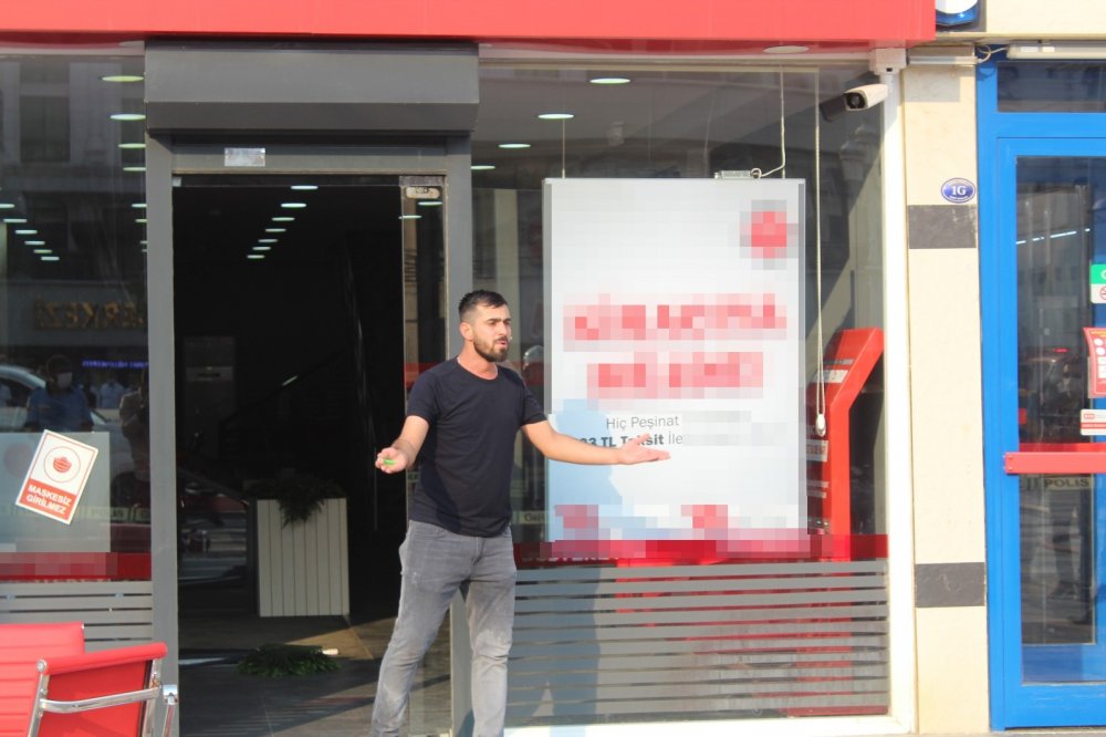 Taksitle ev satan firmadan parasını alamayınca kendini yakmaya kalktı