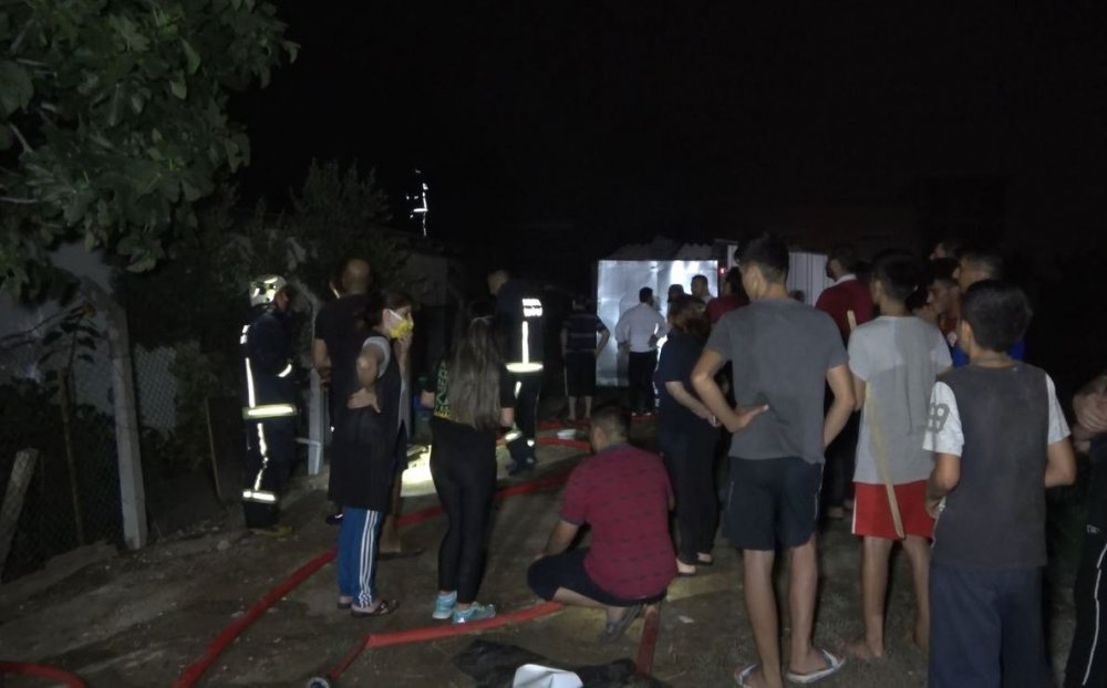 Antalya'da cam fabrikası alev alev yandı! Mahalleli yardıma koştu