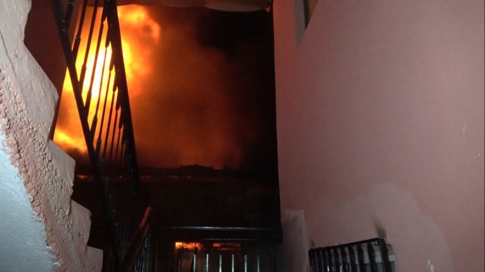 Antalya'da cam fabrikası alev alev yandı! Mahalleli yardıma koştu