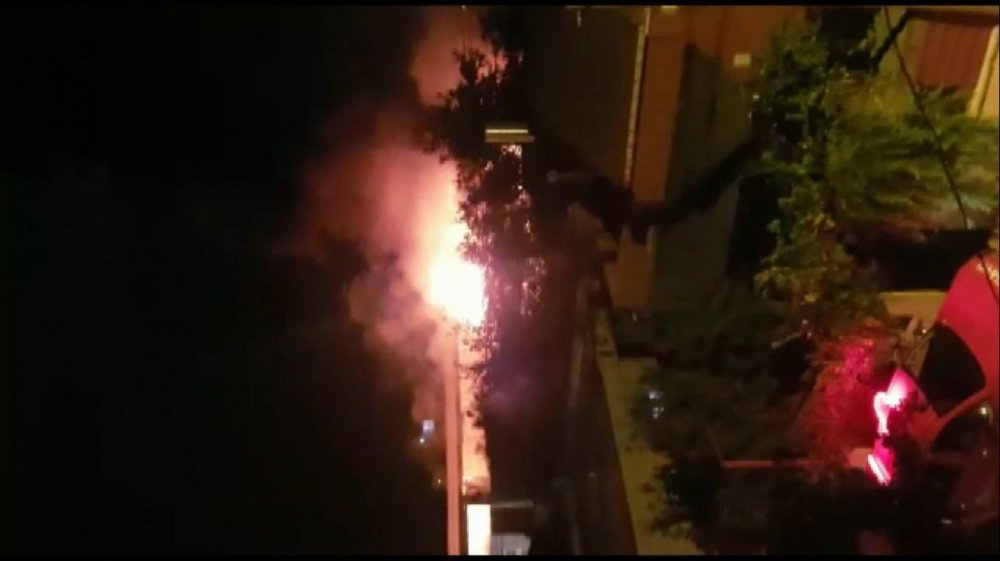 Antalya'da cam fabrikası alev alev yandı! Mahalleli yardıma koştu