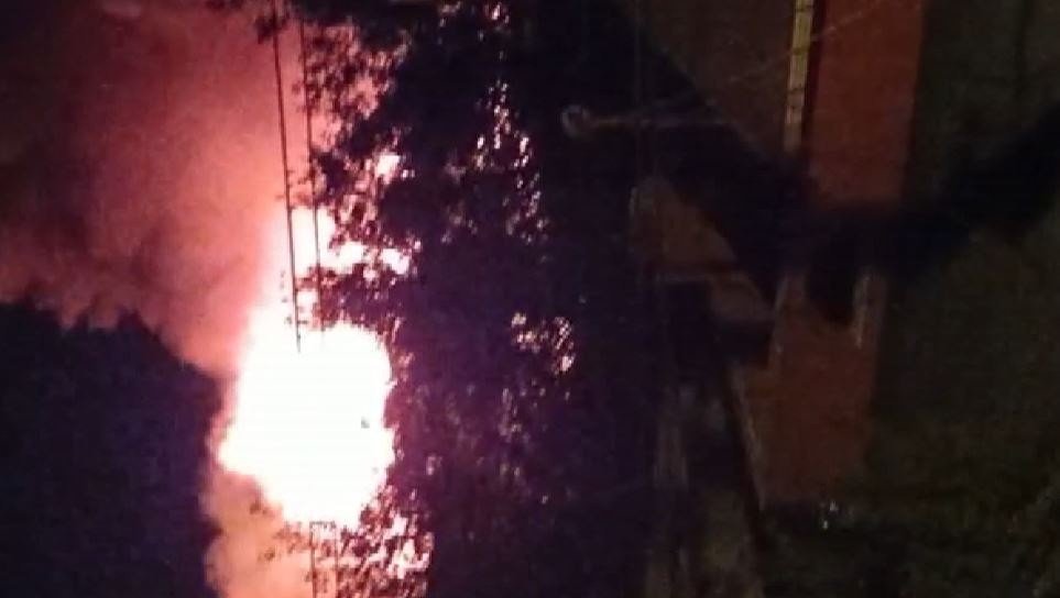 Antalya'da cam fabrikası alev alev yandı! Mahalleli yardıma koştu