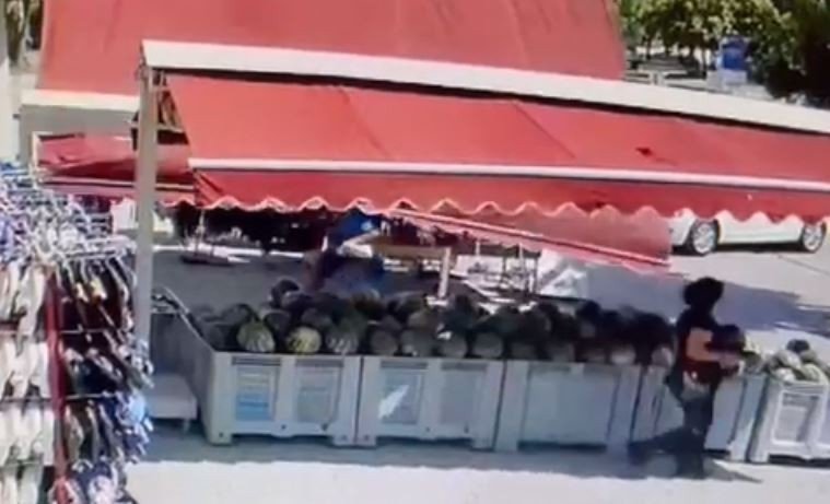 Devrilen market tentesinin altında kalan doktor kurtarılamadı