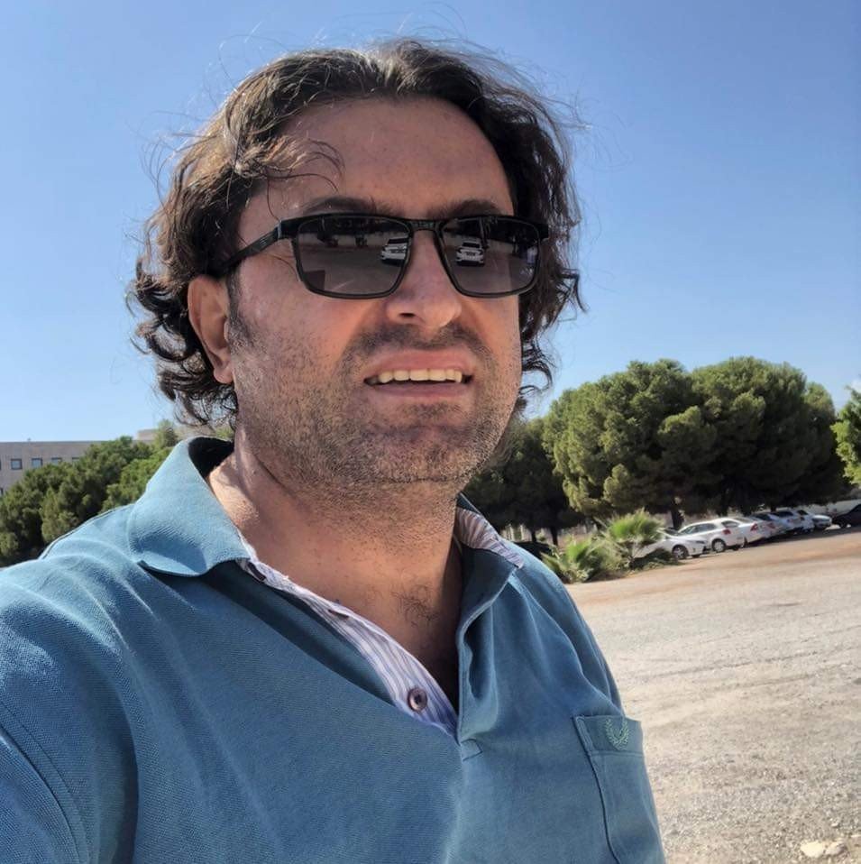 Devrilen market tentesinin altında kalan doktor kurtarılamadı