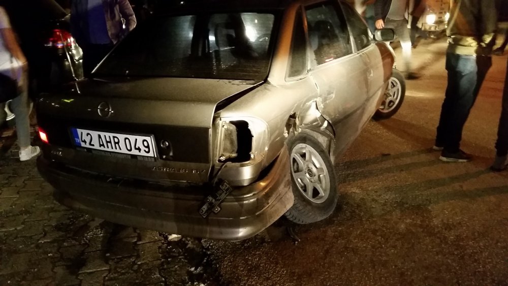 Konya Kulu'da iki otomobil çarpıştı! 3 yaralı