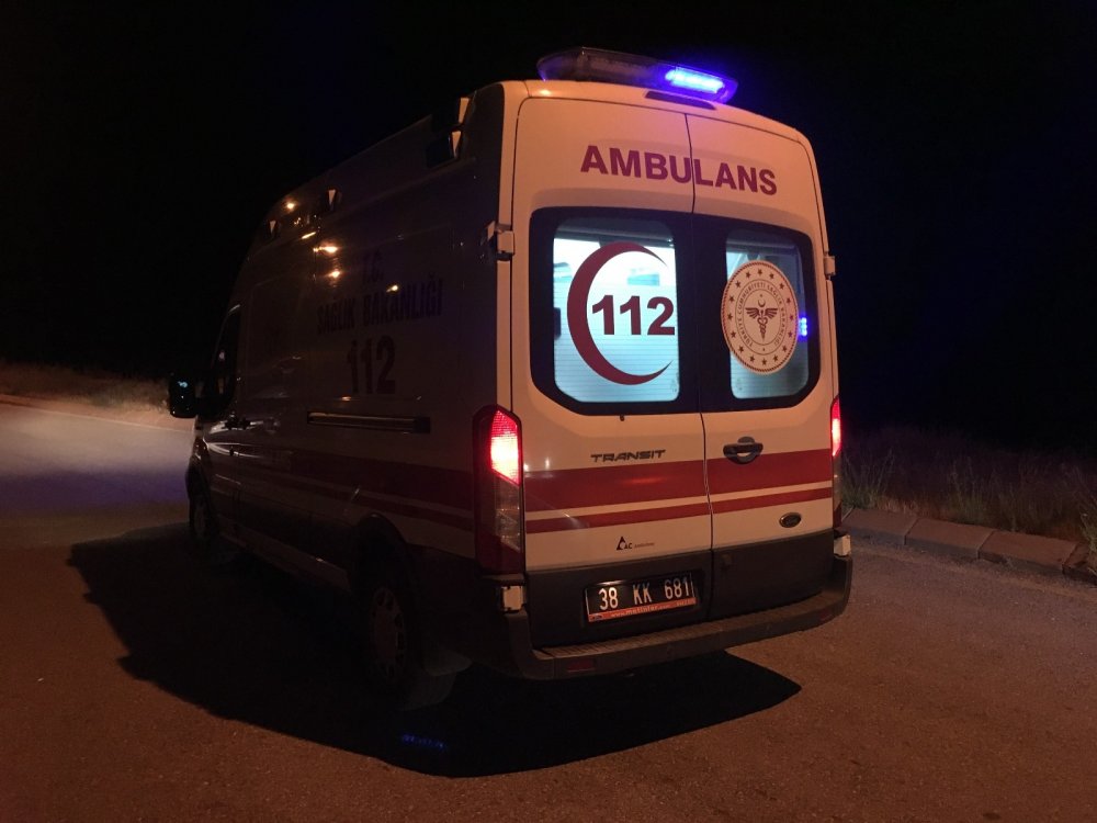 Rampa aşağı giderken yoldan çıkan otomobil 8 takla attı! 1'i ağır 3 yaralı