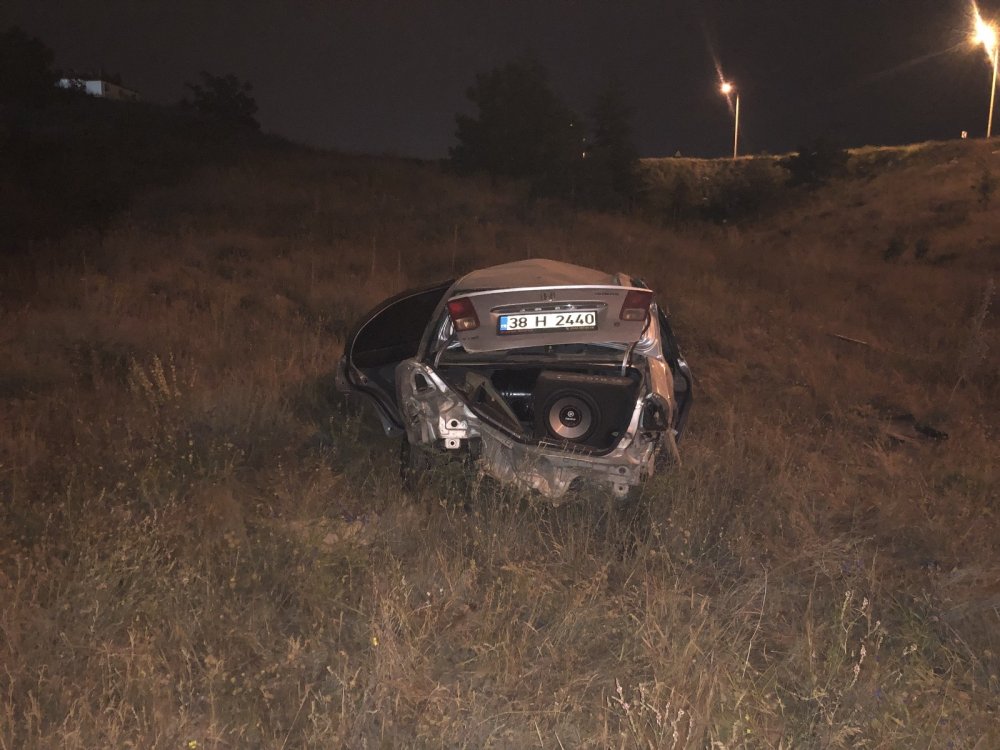 Rampa aşağı giderken yoldan çıkan otomobil 8 takla attı! 1'i ağır 3 yaralı