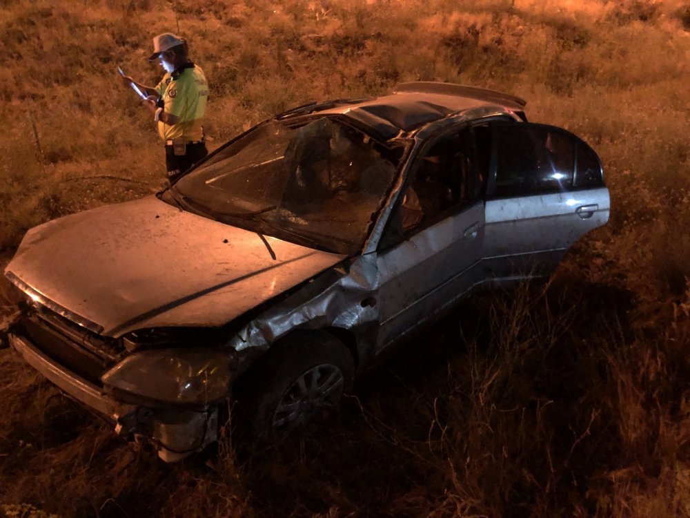 Rampa aşağı giderken yoldan çıkan otomobil 8 takla attı! 1'i ağır 3 yaralı