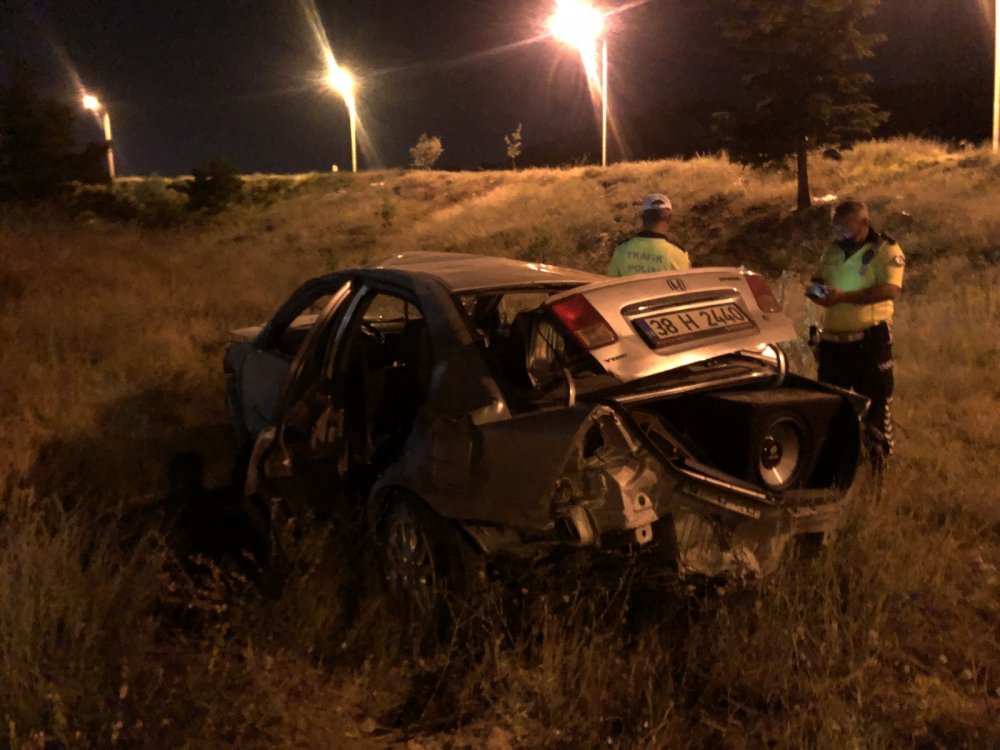 Rampa aşağı giderken yoldan çıkan otomobil 8 takla attı! 1'i ağır 3 yaralı