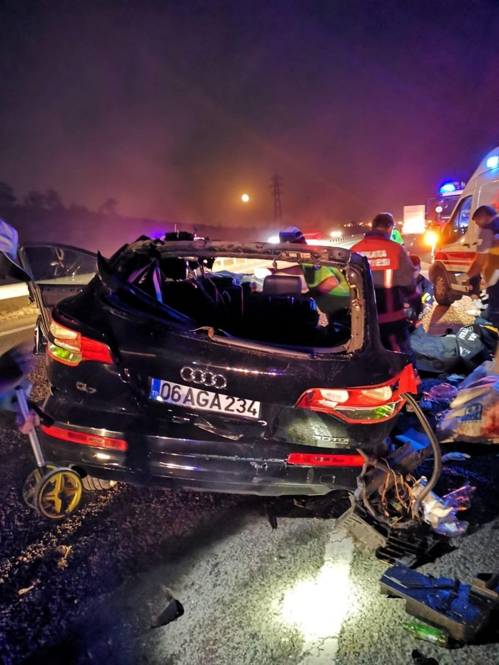 Ankara çevre yolunda TIR’a arkadan çarpan otomobilde 3 ölü 1 ağır yaralı