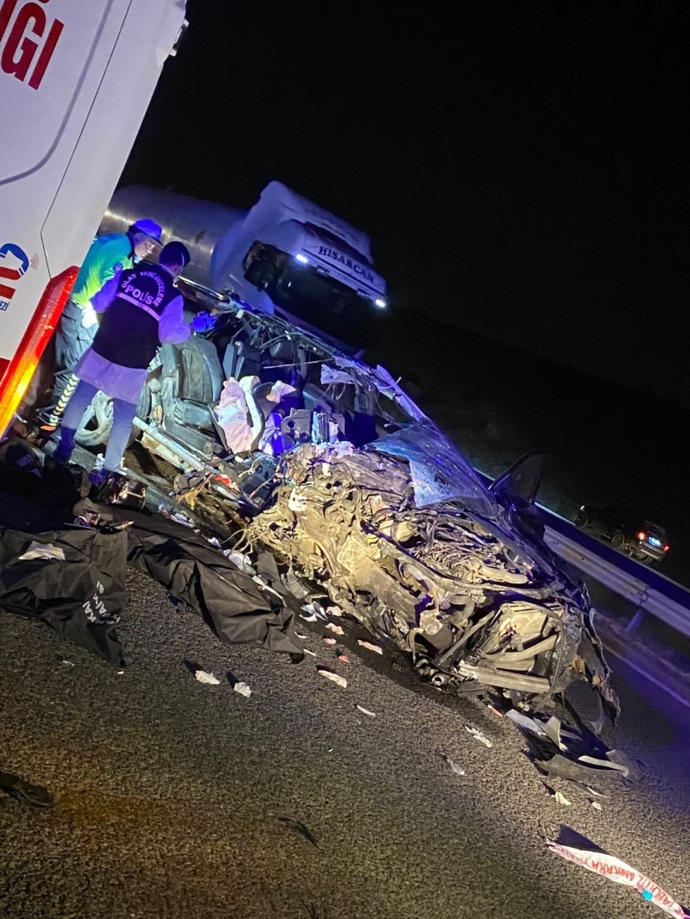 Ankara çevre yolunda TIR’a arkadan çarpan otomobilde 3 ölü 1 ağır yaralı