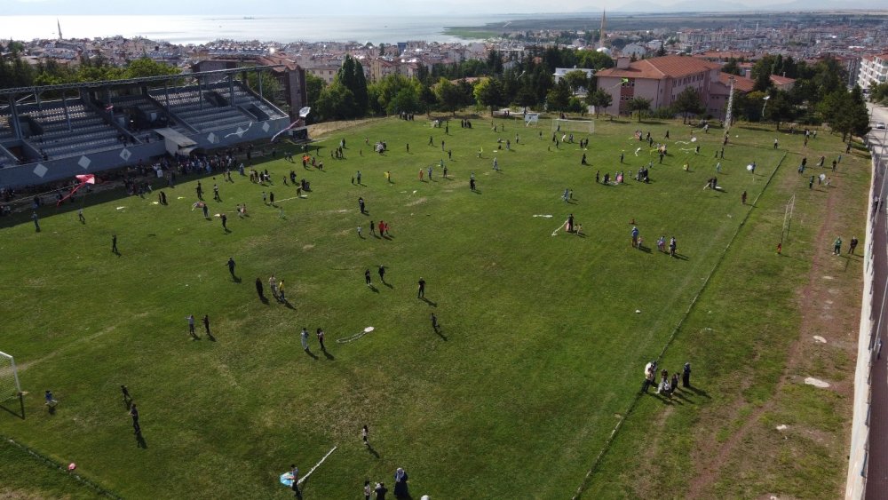 Beyşehir’de uçurtma şenliği renkli görüntülere sahne oldu