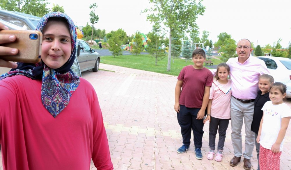 Kavuş Meram Millet Bahçesi’nde piknikçilerle stres attı