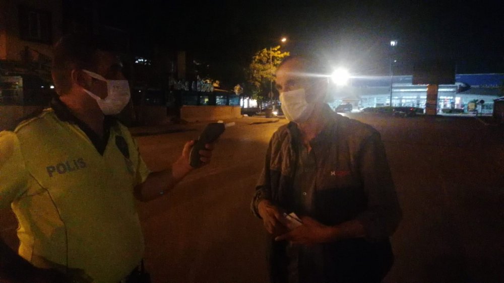 Alkollü sürücü ekipleri görünce 'pansuman'ı bahane etti