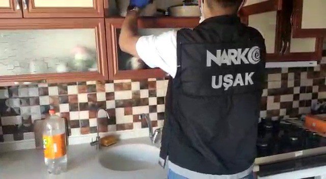 Uşak’ın gençlerini zehirliyen kişilere karabasan gibi operasyon