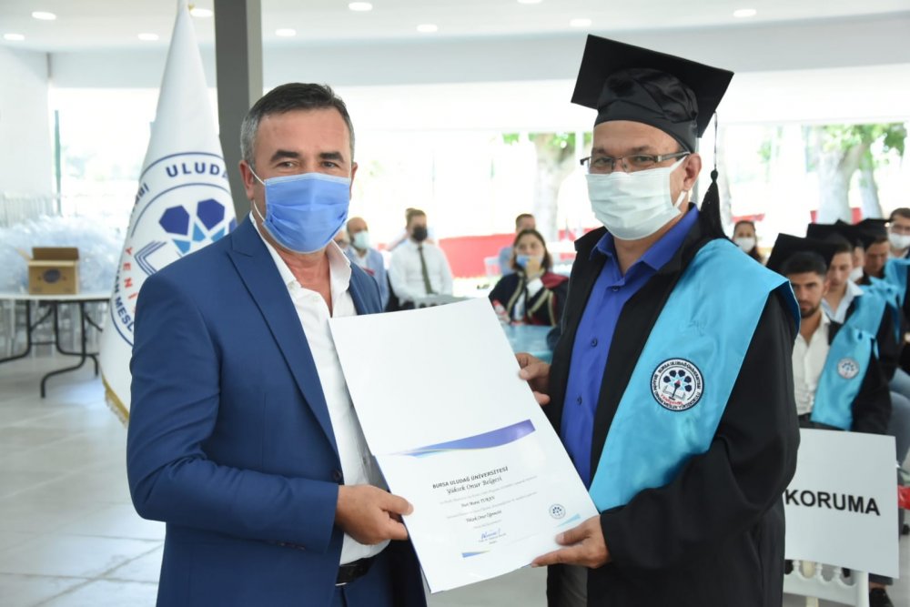 Yok böyle azim! Emekli olup üniversite okudu bölüm birincisi oldu