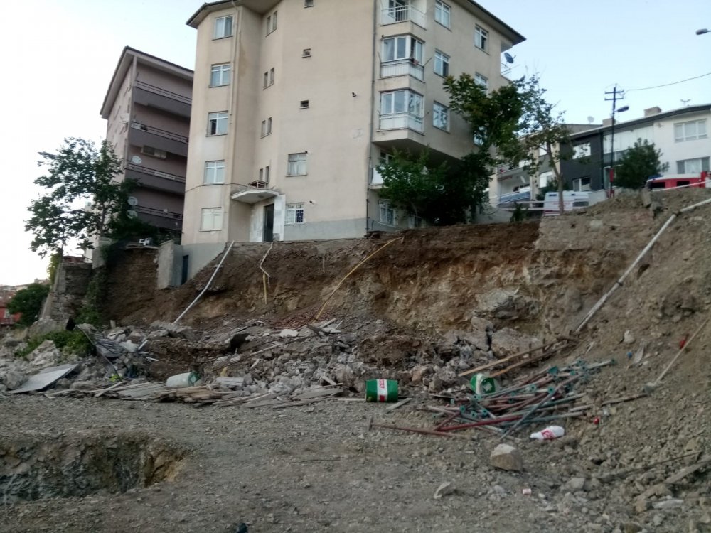 Ankara’da binanın temeli kaydı! 5 bina tahliye edildi