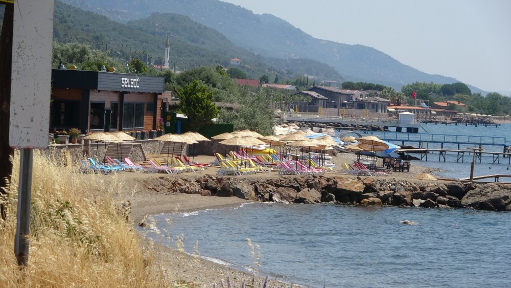 Halk TV'nin Sahibi Mahiroğlu'nun Assos’taki kaçak yapısının ’Yapı Kayıt Belgesi’ iptal edildi