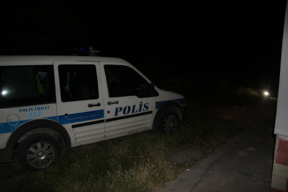 Kayseri'de parkta oturan genç maganda kurşununun hedefi oldu