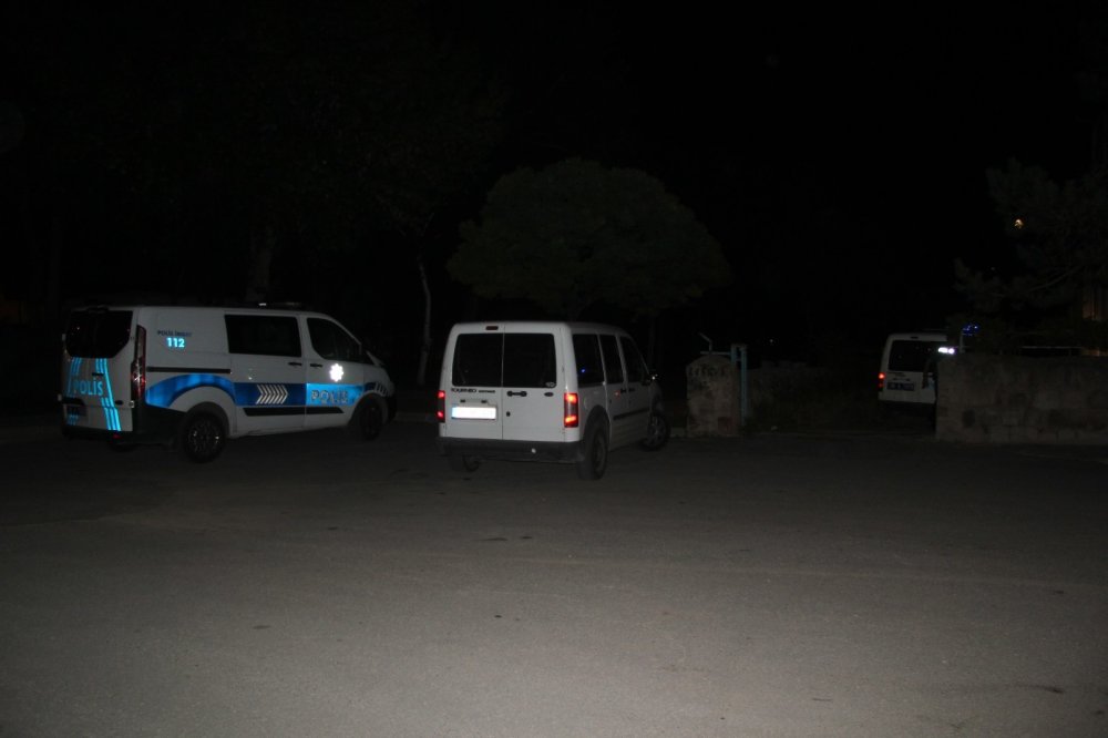 Kayseri'de parkta oturan genç maganda kurşununun hedefi oldu