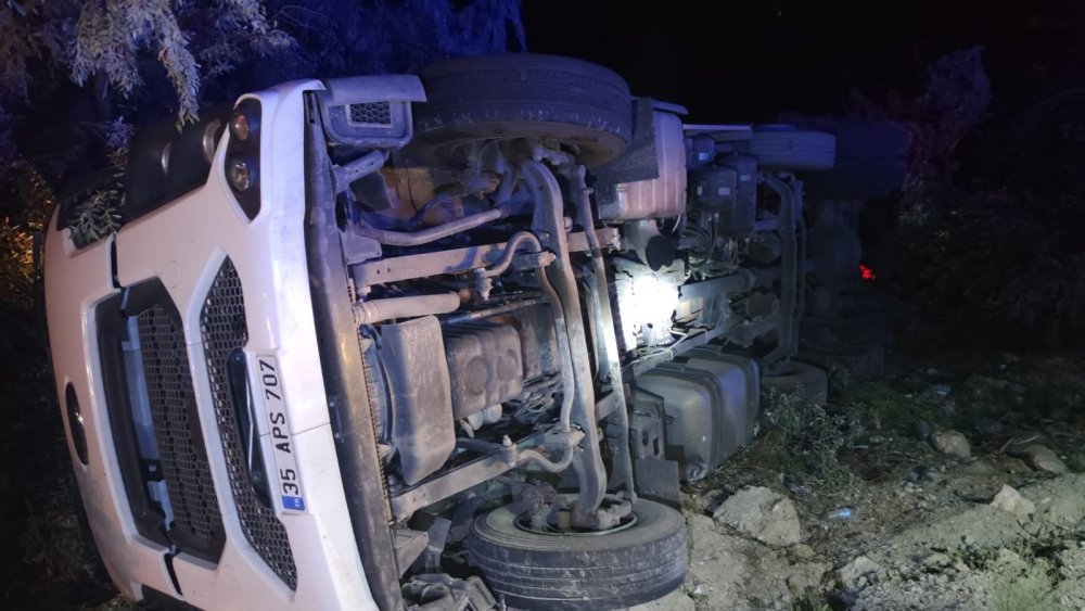 Konya Adana yolunda kontrolden çıkan kamyon devrildi! Sürücüsü yaralandı