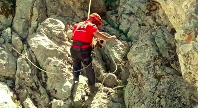 Serik'te 10 gündür kayıp olan keçiler için kurtarma operasyonu