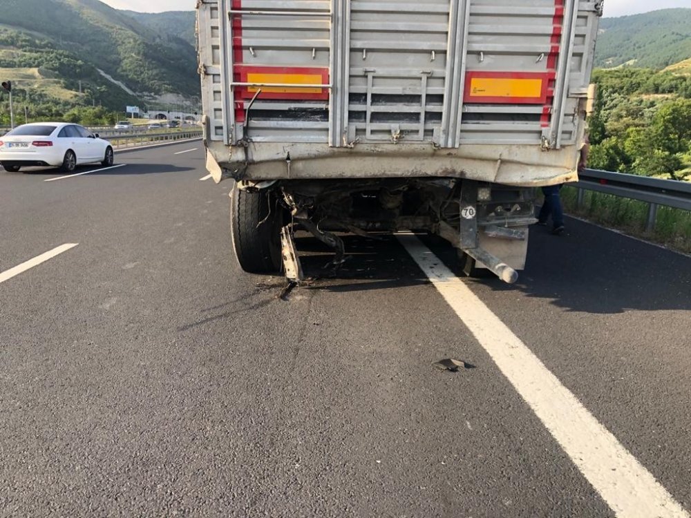 Orhangazi - İzmir otoyolunda feci kaza: 1 ölü 1 yaralı