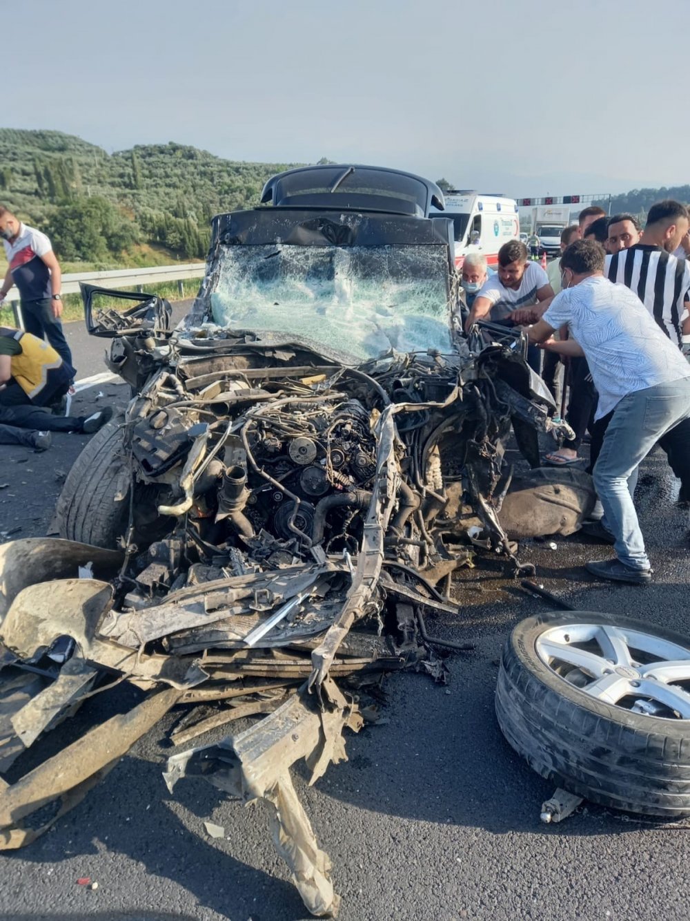Orhangazi - İzmir otoyolunda feci kaza: 1 ölü 1 yaralı