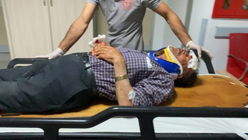 Aksaray'da feci kaza! Arpa yüklü traktöre çarpan takside 2’si ağır 3 kişi yaralandı