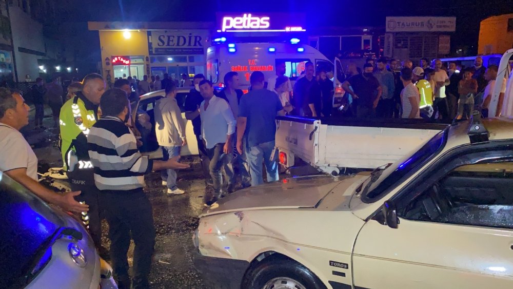 D100 Karayolu savaş alanına döndü! Zincirleme kazada 6’sı çocuk 15 yaralı