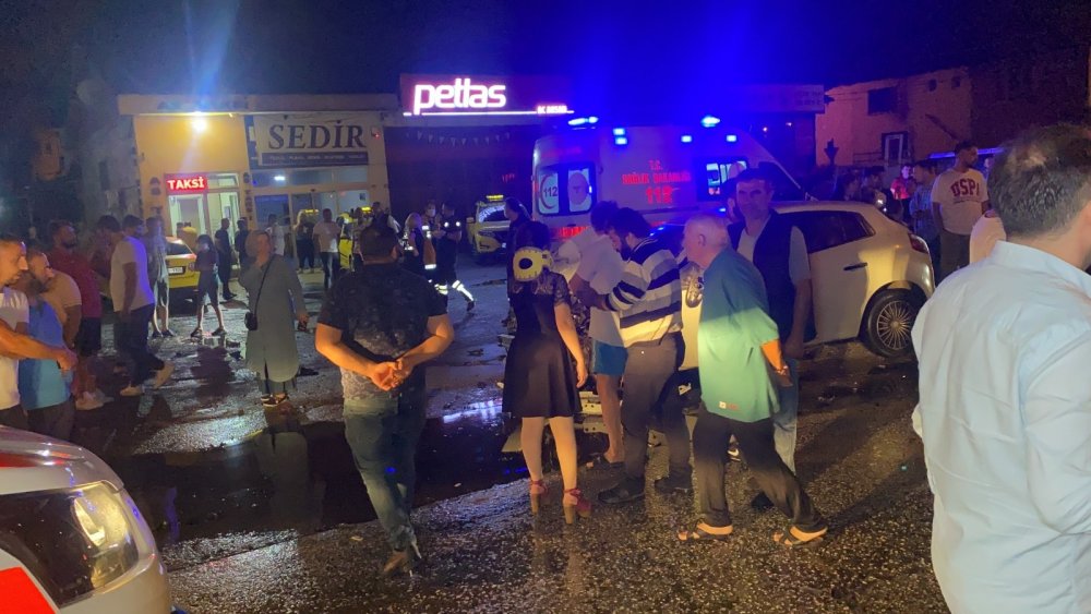 D100 Karayolu savaş alanına döndü! Zincirleme kazada 6’sı çocuk 15 yaralı