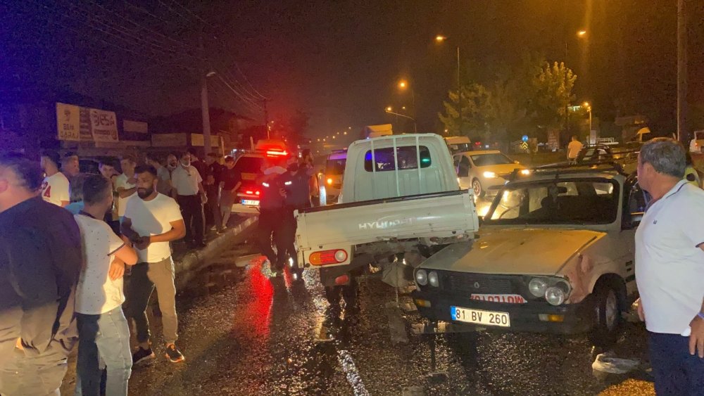 D100 Karayolu savaş alanına döndü! Zincirleme kazada 6’sı çocuk 15 yaralı