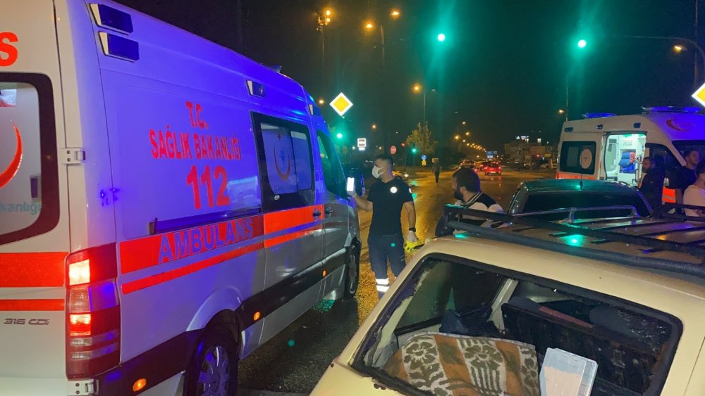 D100 Karayolu savaş alanına döndü! Zincirleme kazada 6’sı çocuk 15 yaralı