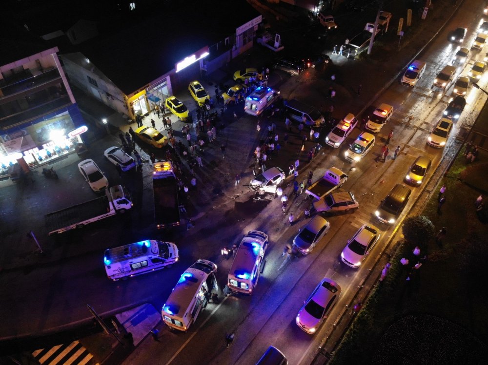 D100 Karayolu savaş alanına döndü! Zincirleme kazada 6’sı çocuk 15 yaralı