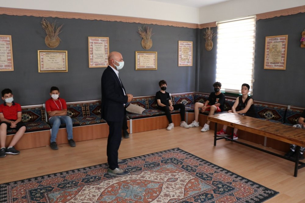 Eğitime Destek Platformu'ndan Aksaray’da İmam Hatip Lisesini tercih eden öğrencilere burs